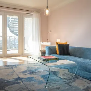  Apartment Cls Moderne City-wohnung Tiefgarage, E-laden, Balkon, Parken, Blick Ueber Hamburg, Cafe Im Haus, Bus Gegenueber, Flex Check In